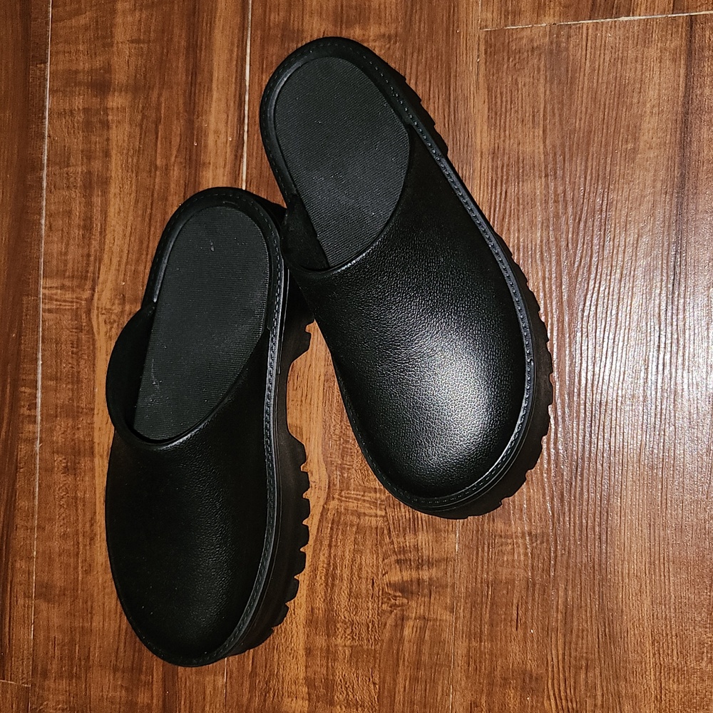 Slides/Clogs/Platform - image 2